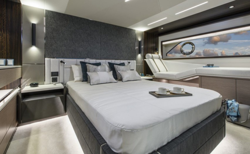圣汐克（Sunseeker）Manhattan68飞桥游艇
