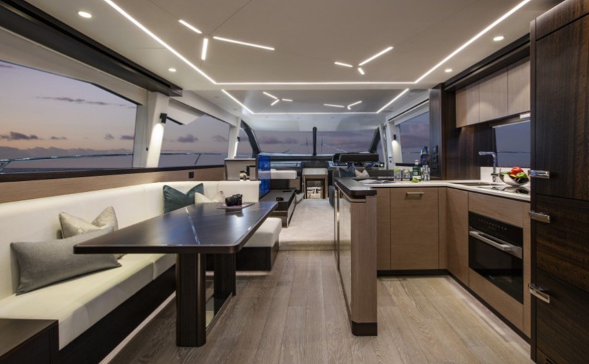 圣汐克（Sunseeker）Manhattan68飞桥游艇