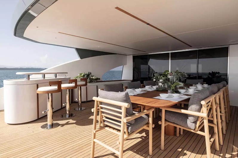 阿兹慕（Azimut）Magellano 30M