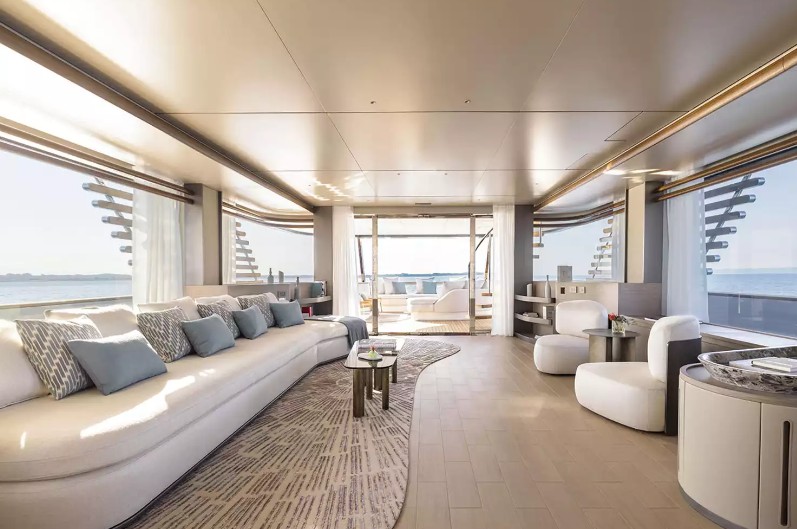 阿兹慕（Azimut）Magellano 30M会客厅