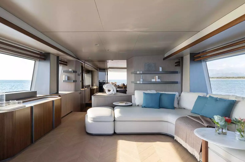 阿兹慕（Azimut）Magellano 30M