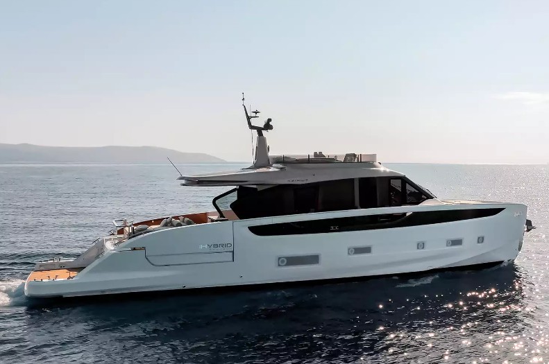 阿兹慕（Azimut）Seadeck7混合动力游艇