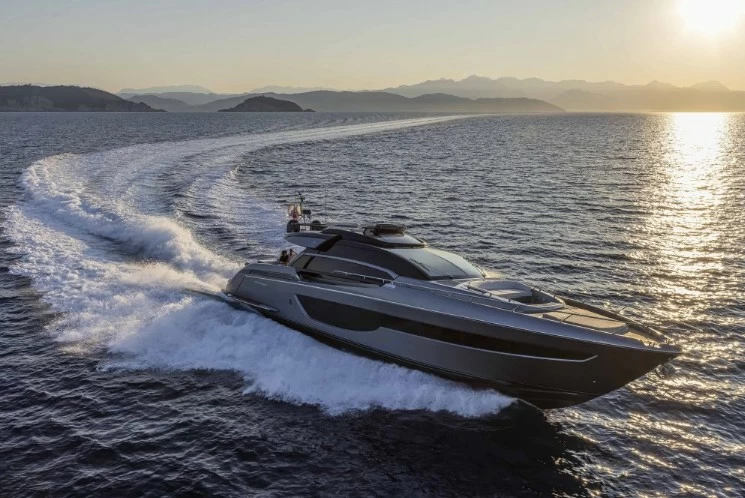 丽娃（Riva）76Perseo Super游艇