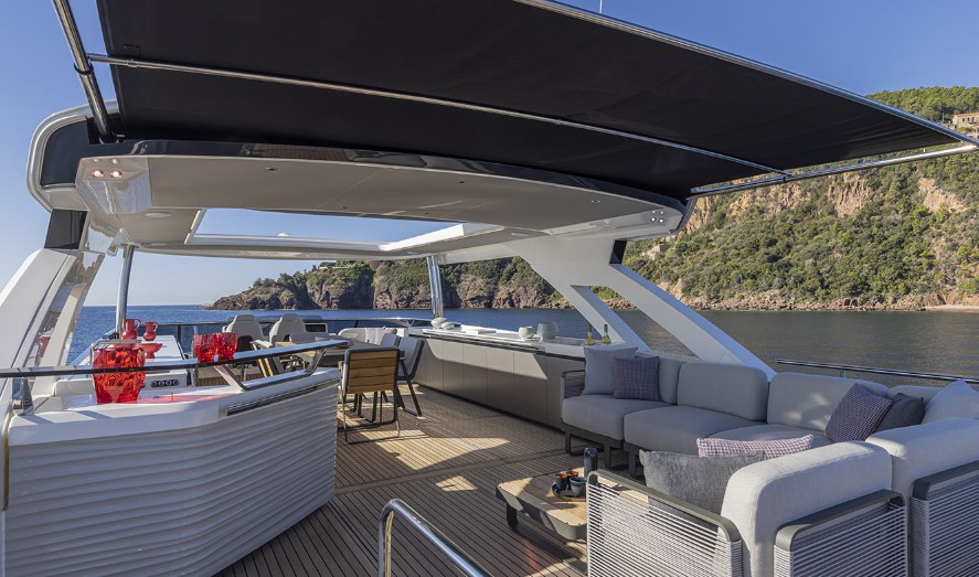 雅舶仕（Absolute）Navetta75大型探险游艇飞桥区域